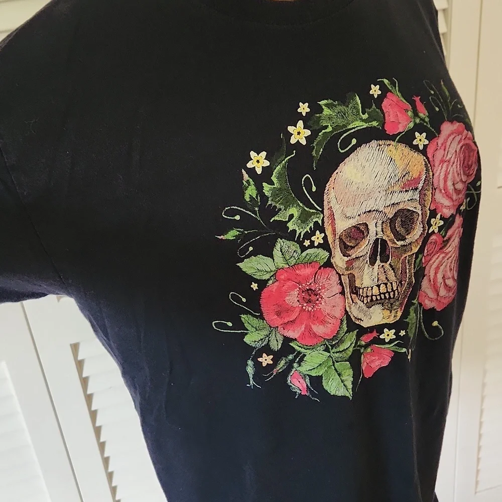 Skull and Roses Graphic Tee Shirt XXL Black and Pink - Picture 4 of 6